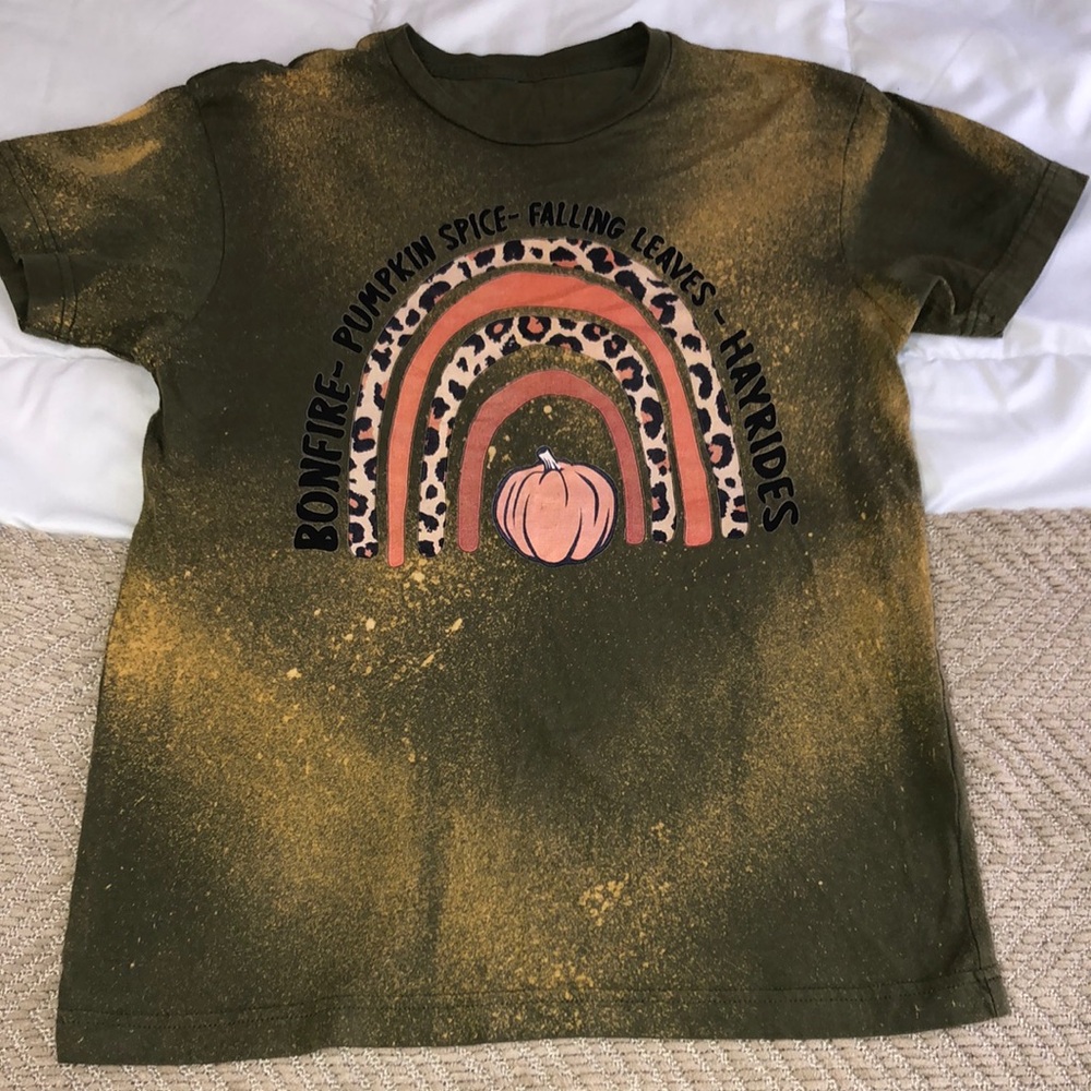 👻 Boho Fall Rainbow Green and Orange Short Sleeve Tee